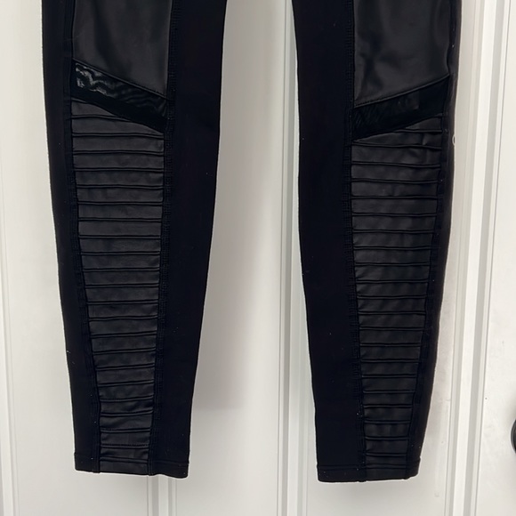Alo Black Moto Leggings - Picture 4 of 6
